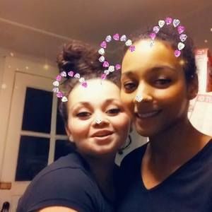 Meet your Posher, Rena